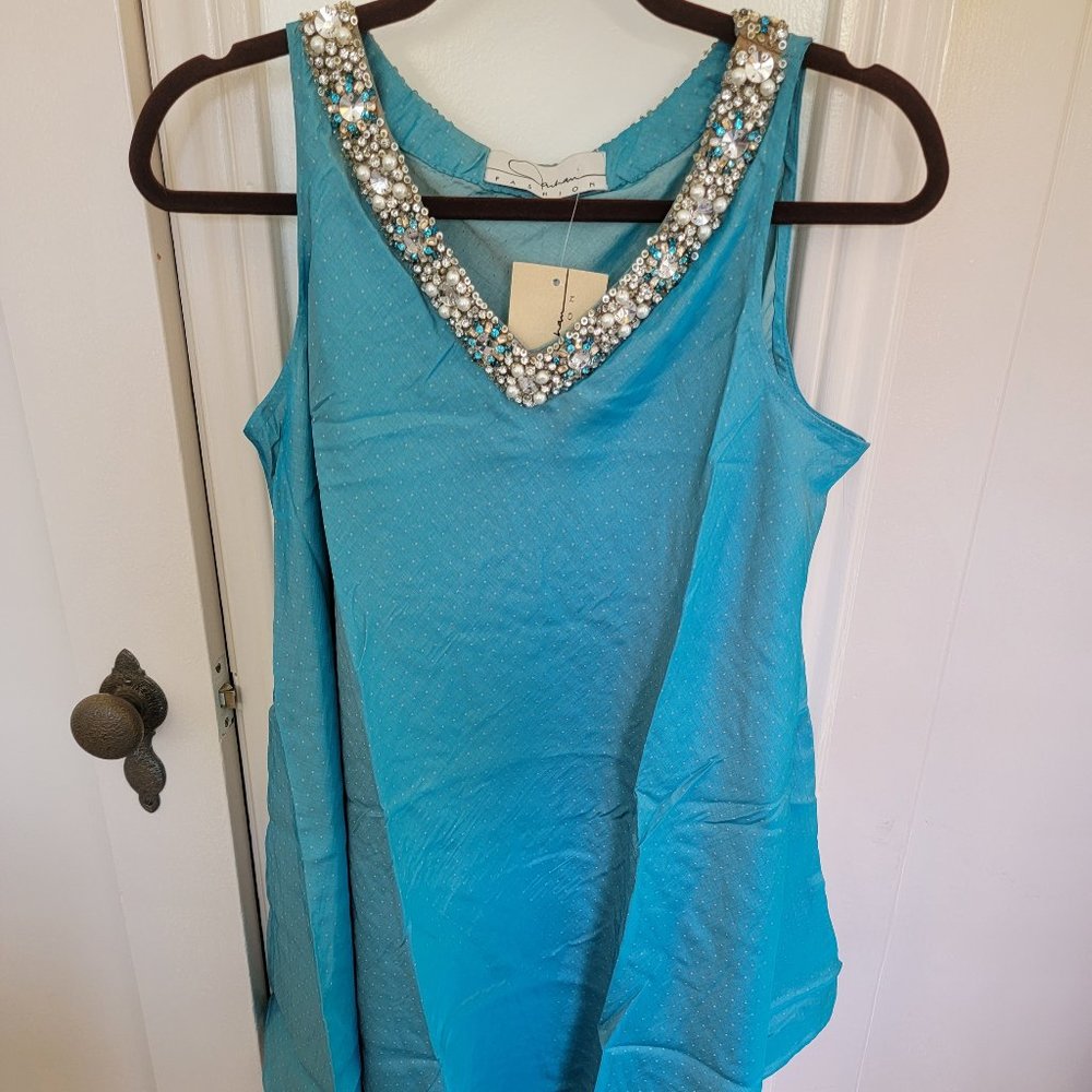Women's Tunic Tank w/jeweled V neck, New, Medium